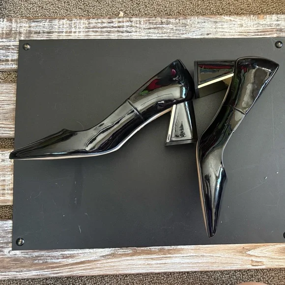 Zara Glossy Black Pointed Heels - Picture 5 of 5